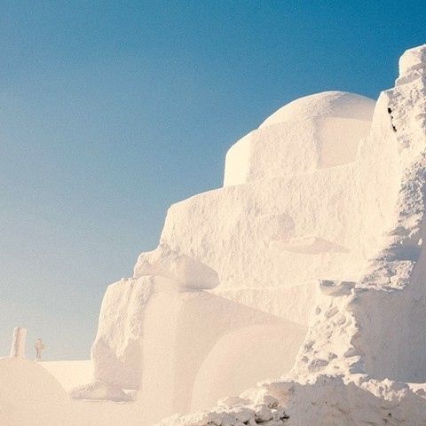 Almost chalky white in texture and truly one of a kind, the local vernacular stands out against the deep blue Greek sky to create yet another impossibly beautiful moment.⁠
.⁠
.⁠
.⁠
#Mykonoshotel #Mykonos #Greekislands #visitGreece #discoverGreece #Cycladicarchitecture #traditionalarchitecture #Mediterraneanlife #goexplore #wanderlust #myconiancollectionmagazine #Mykonianexperience⁠