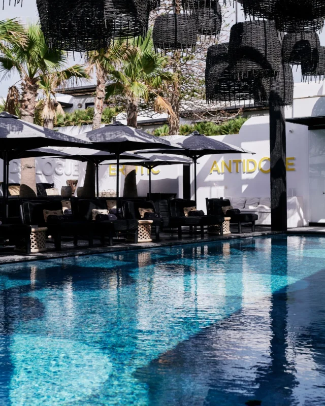 O is not a hotel. It’s a feeling.
Shadows play, textures seduce, and every detail invites you to lean in closer. By the pool or beneath the black lanterns—this is where indulgence turns instinctive.Welcome to O, your ultimate Mykonos antidote.
.
.
.#ObyMyconian #Mykonos #DesignHotels #OWellnessMykonos