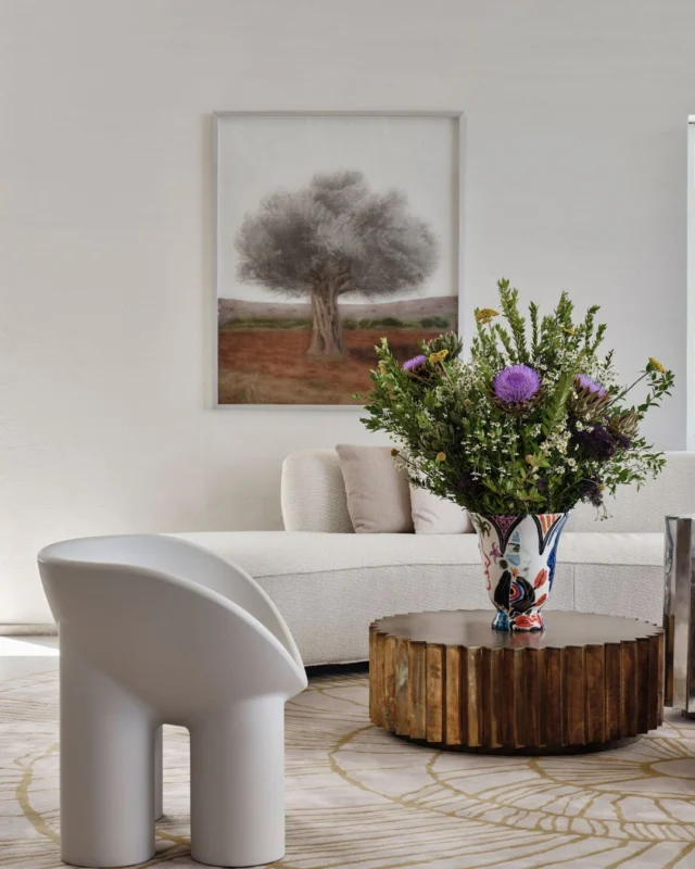 Design that breathes. Deos brings Mykonos into a new light — calm, sculptural, quietly precise.Read more at https://www.myconiancollectionmagazine.gr/deos-a-harmonious-oasis-of-authenticity-and-tranquility-in-mykonos/#MyconianCollection #Mykonos #Cyclades #VisitGreece #LuxuryHotel #Travel #Hospitality #IslandLife #EditorialStyle #ArtOfLiving #IslandStories #Design